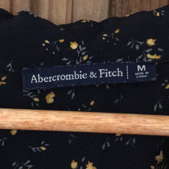 Abercrombie & Fitch Floral Button Down Top - Picture 2 of 3